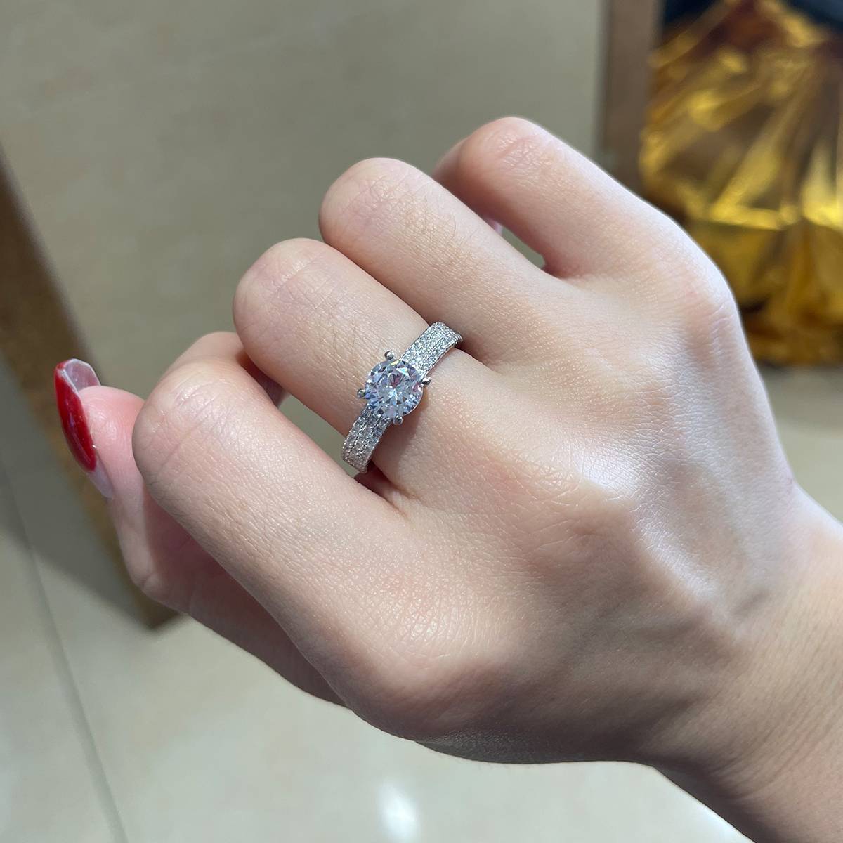 Luxury Four Claw Round Diamond S925 Silver Plated Platinum Women's Ring Customized Selection Main Stone Moissanite 1.0ct/Side Stone Cubic Zirconia